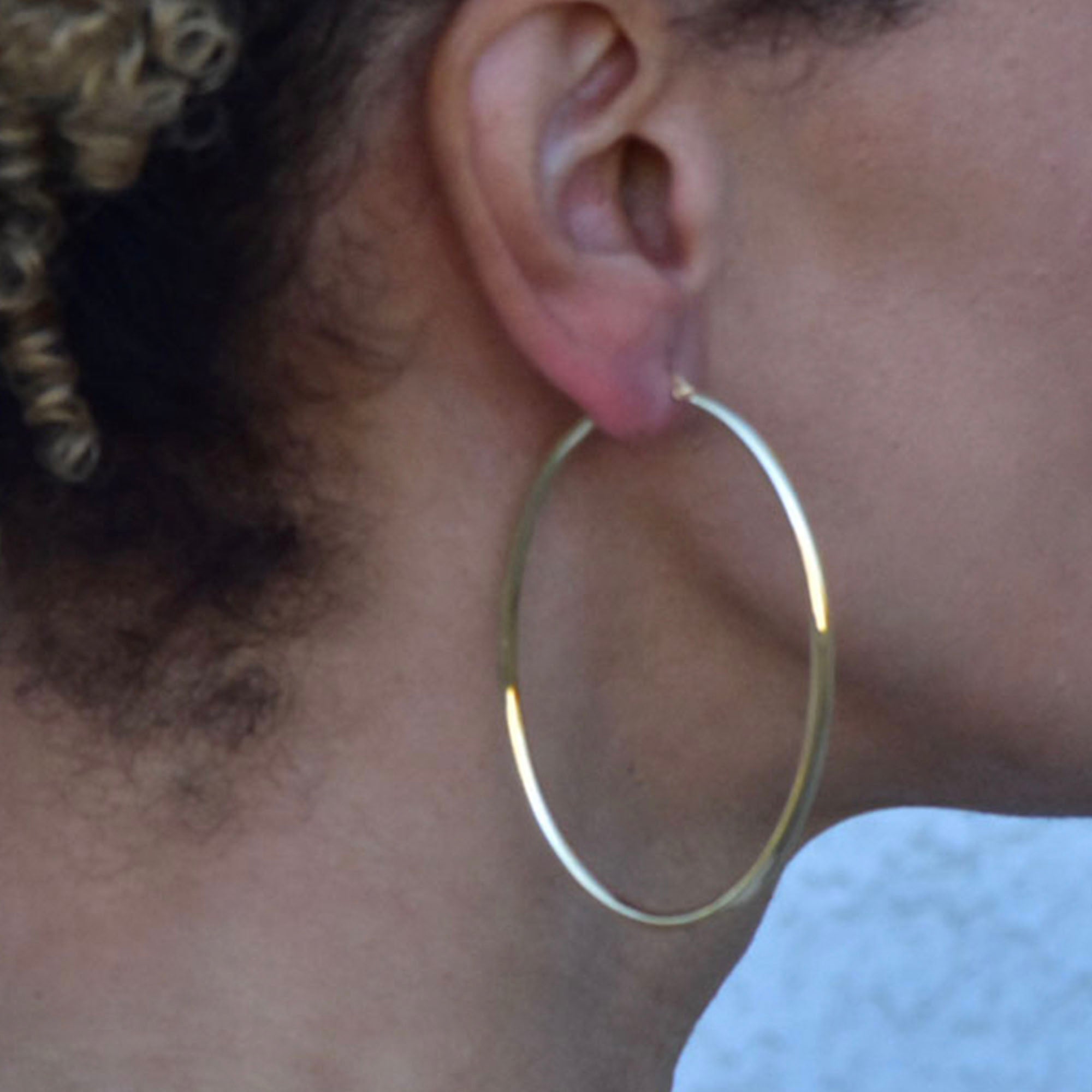 Gold Hoop Earrings -14-Karat yellow Gold, Lightweight Diamond Cut Hoops: Bright Hoops