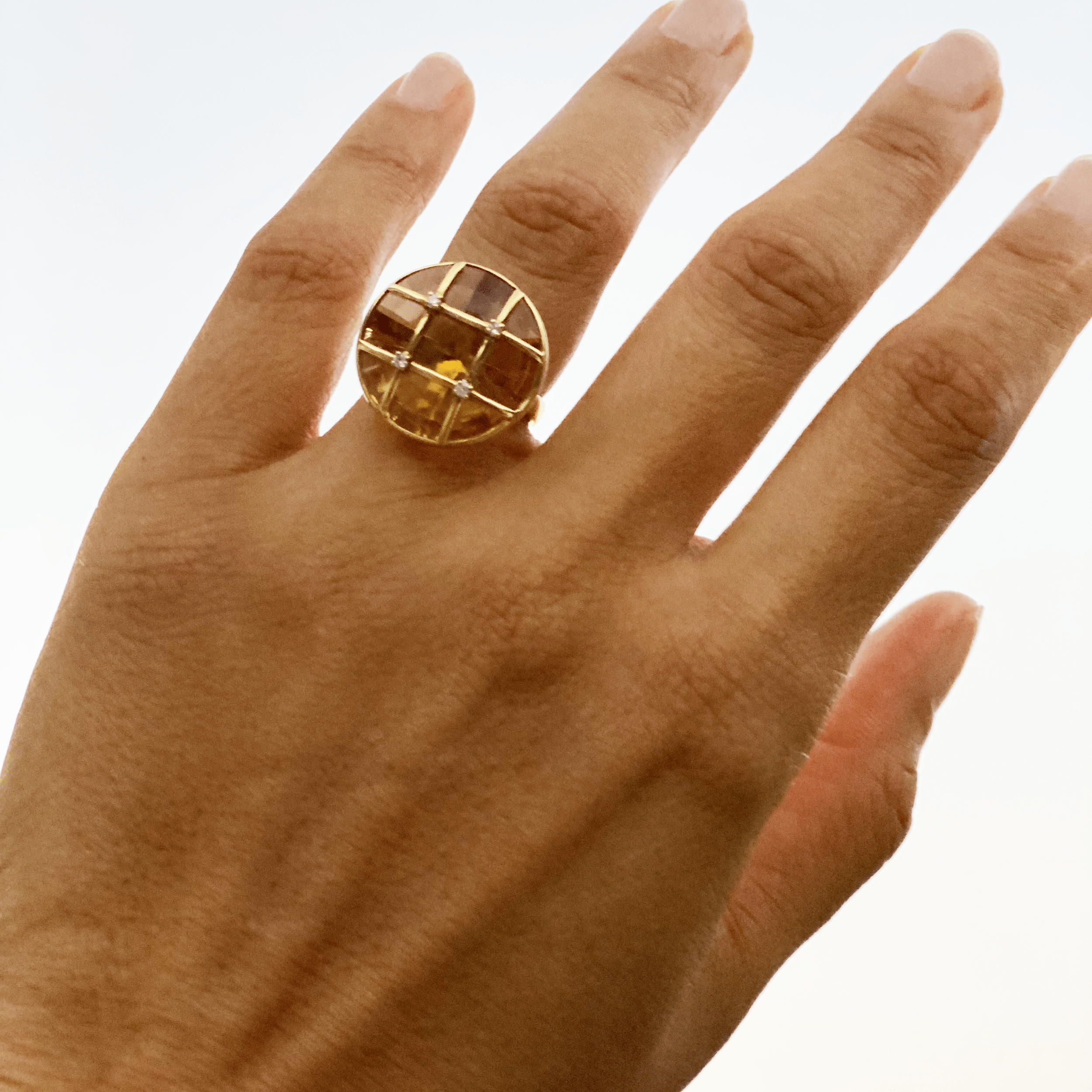 Women’s Ring - Aire-Grid Ring - 18 Karat Yellow Gold, Diamond and Citrine Gemstone